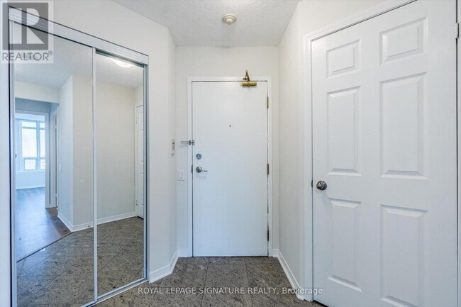 Photo du bâtiment - 8 Hillcrest Ave