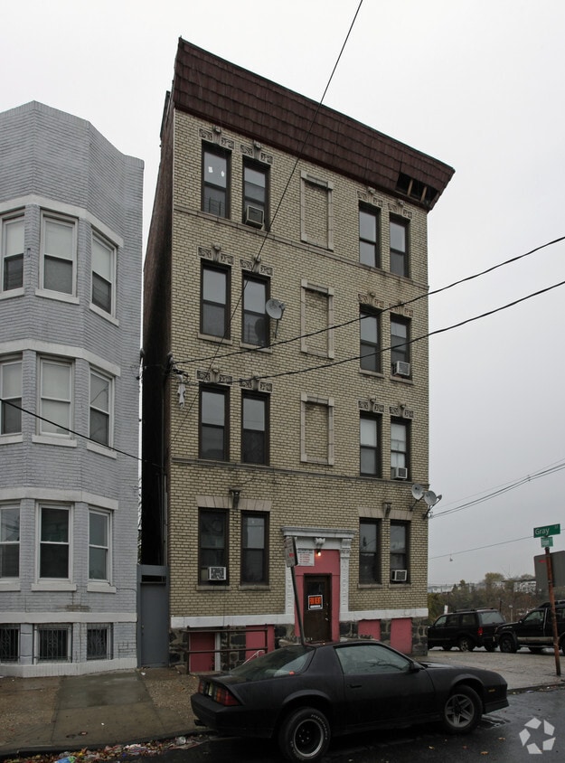 Building Photo - 2-4 Vroom St