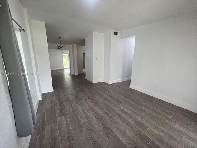 Foto del edificio - 217 W 33rd St