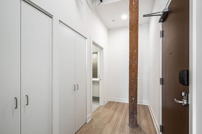 Foto del edificio - 1040 W Huron St