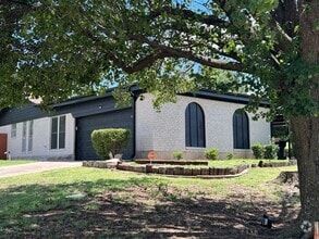 Building Photo - 2717 NW Central Dr