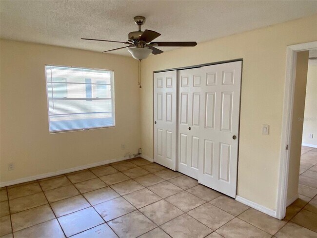 Foto del edificio - 221 Red Maple Pl