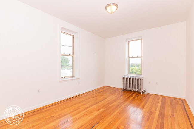Building Photo - 61-17 68th Ave