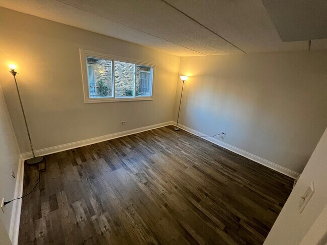 Segundo dormitorio - 5846 W 77th St