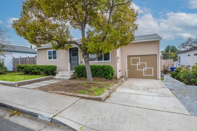 Building Photo - Stylish La Mesa 2-Bed with Huge Private Ya...