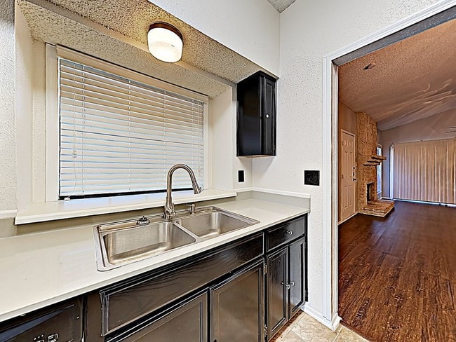 Building Photo - Spectacular home in Spring Creek Forest.