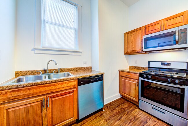 Foto del edificio - Awesome building with 2 great apartments in the South Side Slopes/Allentown