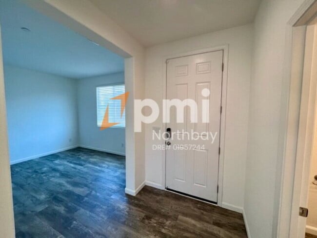 Building Photo - 406 Alyssum Dr