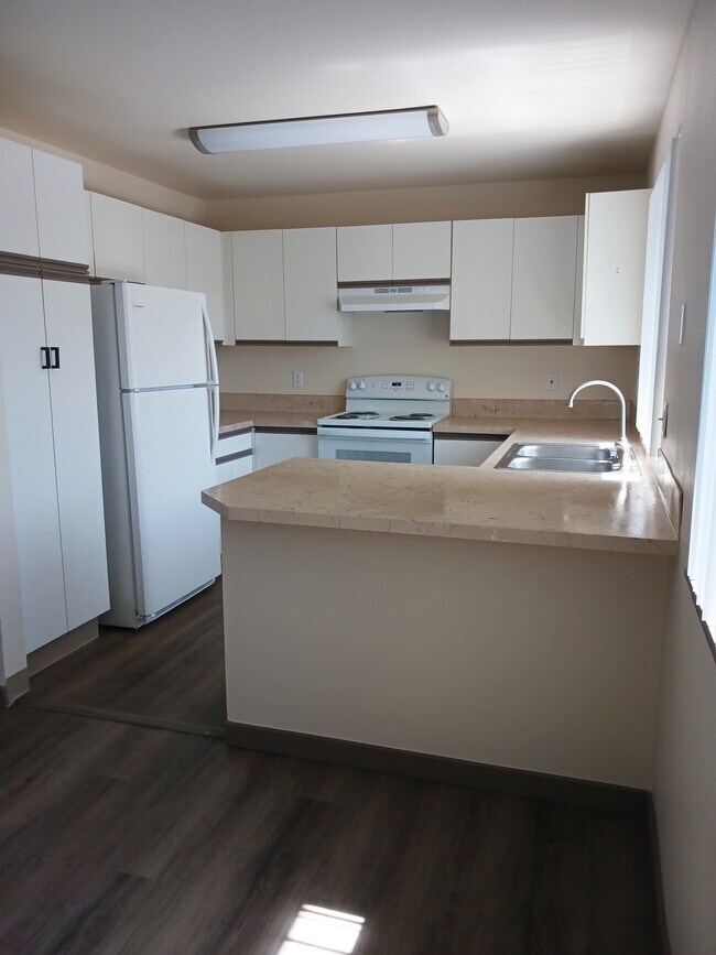 Building Photo - Noble Court Estates