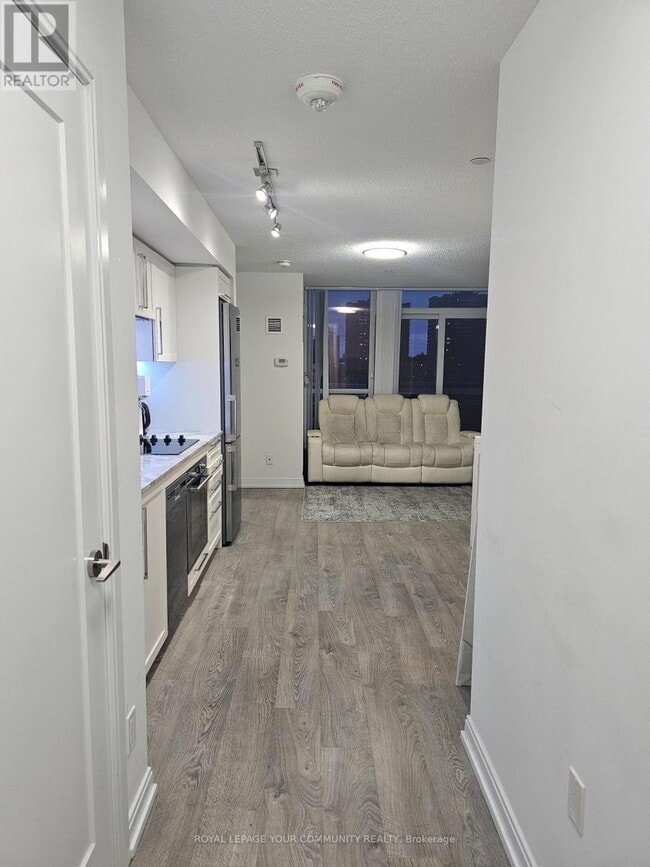 Building Photo - 275 Village Green Square