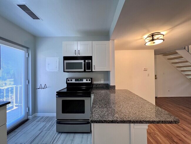 Building Photo - 1307 E Abingdon Dr