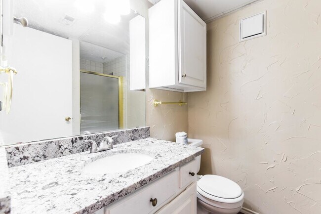 Foto del edificio - 1704 Oak Creek