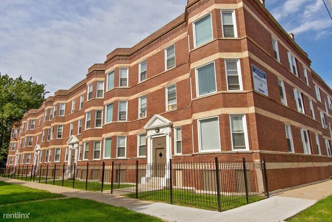 Building Photo - 2 br, 1 bath Apartment - 7643 S Stewart Ave