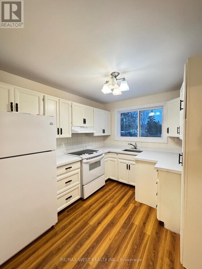 Photo du bâtiment - 410 Becker Rd