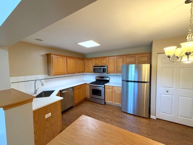 Foto del edificio - 3257 Cool Springs Ct