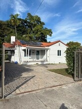 Building Photo - 1757 SW 24th Ter