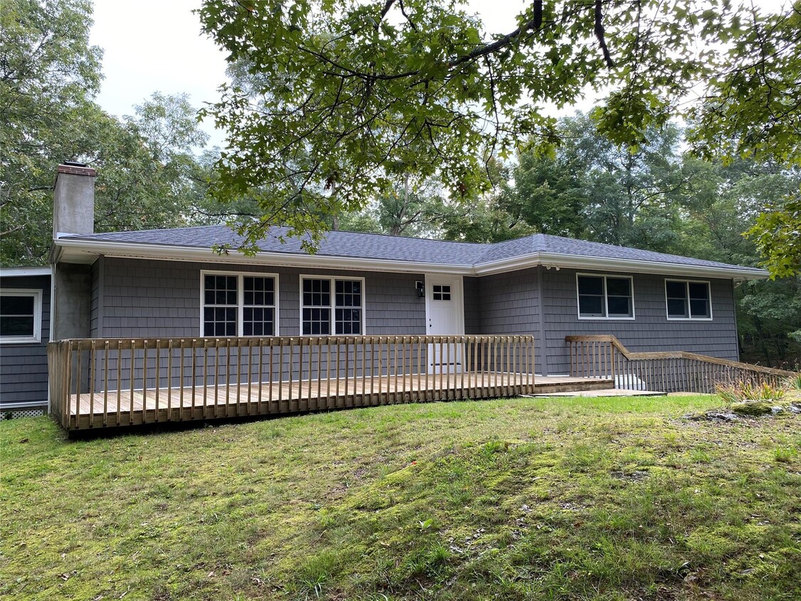 Foto principal - 422 Stanford Rd