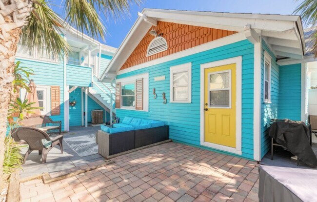 Building Photo - 212 S Wild Olive Ave