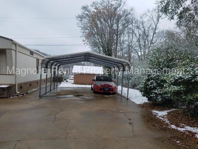Building Photo - Well mantained trailer in Pendleton
