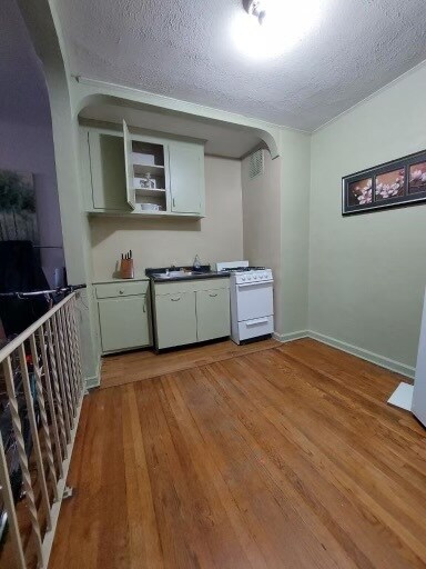 Foto del edificio - 6360 102nd St