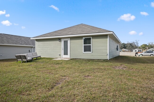 Building Photo - 7847 Monterey Dr