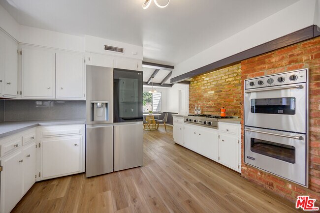 Foto del edificio - 926 N Alpine Dr