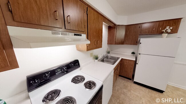 KITCHEN - 1200 W Lawrence Ave