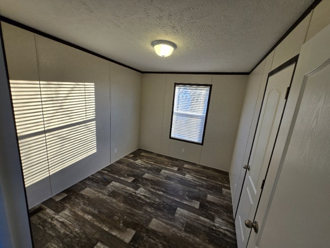 Building Photo - 15 Golfview Ct