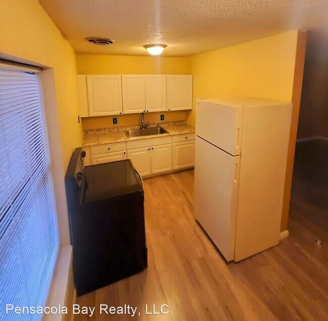 Building Photo - 3 br, 1 bath House - 603 E. Fairfield Dr