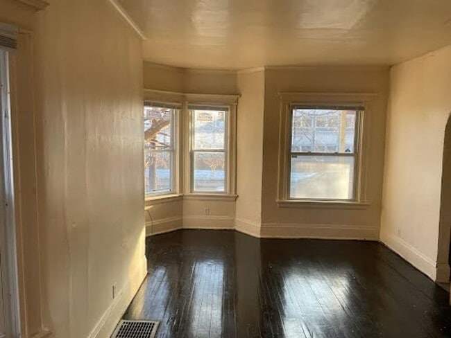 Building Photo - 2322 W Juneau Ave