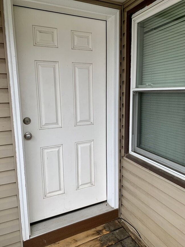 Building Photo - 146 Maplewood Avenue (Full Service)