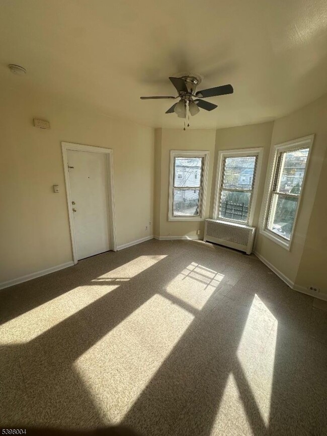 Foto del edificio - 115 Danforth Ave