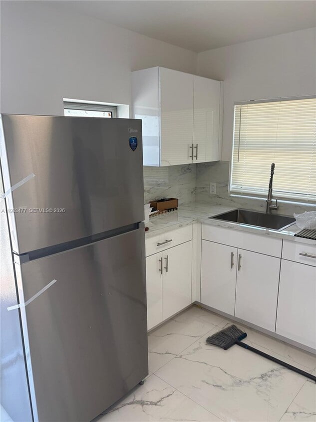 Building Photo - 300 NW 16th St