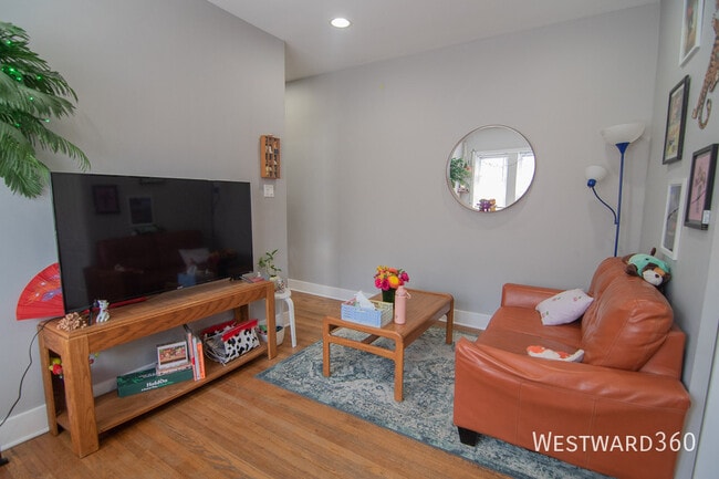 Foto del edificio - 4543 N Albany Ave