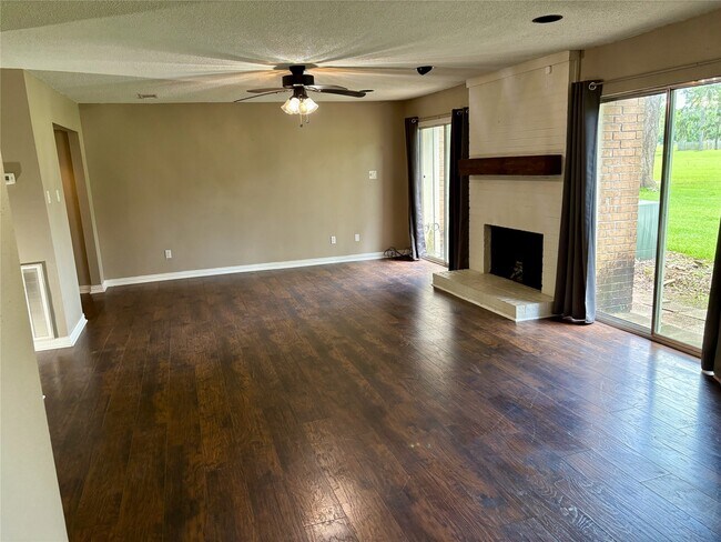 Building Photo - 1830 Veranda Dr