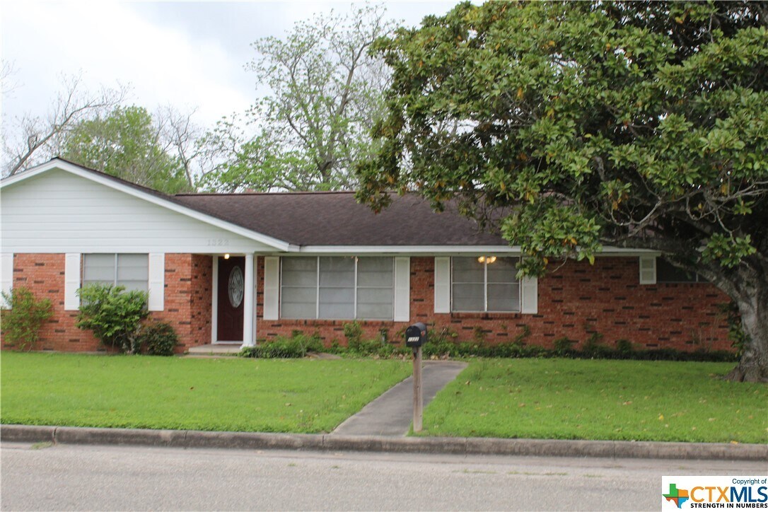 1322 N Ave A, Shiner, TX 77984 House Rental in Shiner, TX