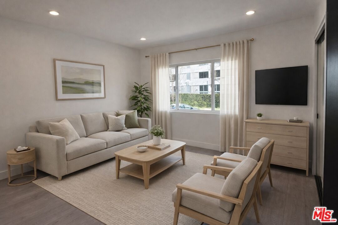 Foto del edificio - 465 Le Doux Rd