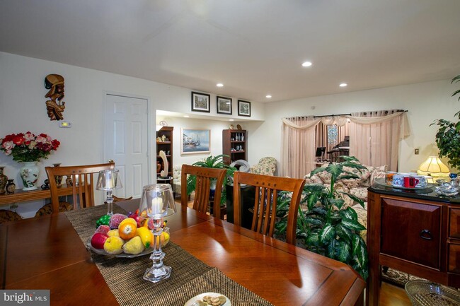 Building Photo - 13 Drewes Ct