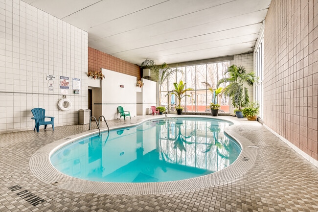Piscina cubierta - Aquarius Apartments