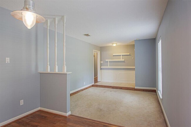 Foto del edificio - 9710 Springmont Dr