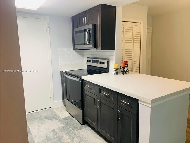 Building Photo - 15888 SW 95th Ave
