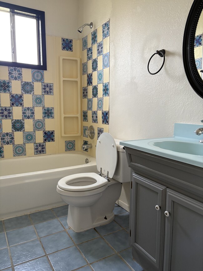 Building Photo - 349 Glenvalley Cir