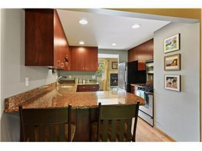 Foto del edificio - 1354 Westwood Hills Rd
