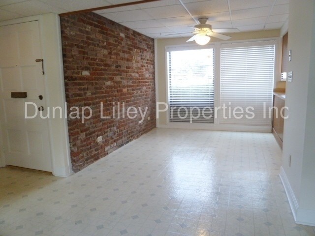 Building Photo - 1401 Oak Tree Dr