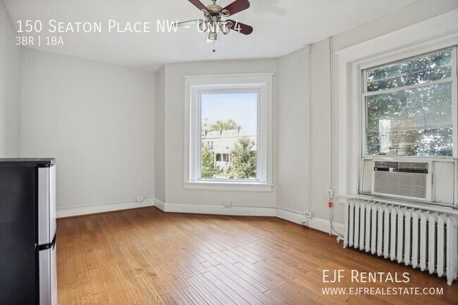 Building Photo - Top Floor Three Bedroom Apartment in Bloom...