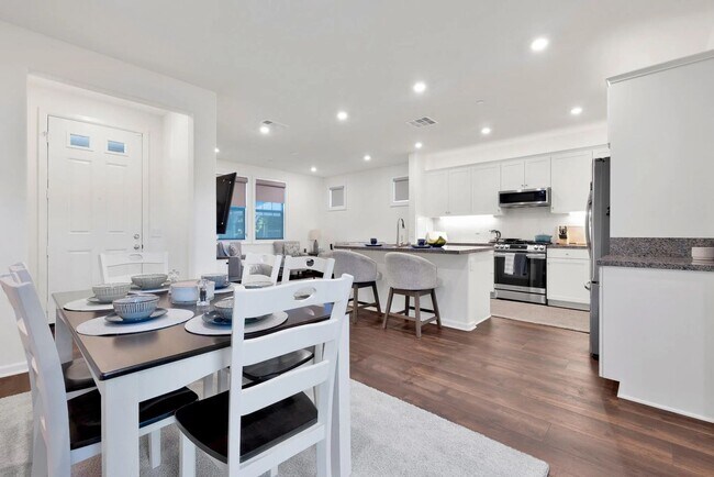 Foto del edificio - Eco-Friendly 3BR Home in Palmdale