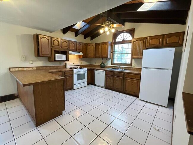 Building Photo - 3314 Vernier Ave