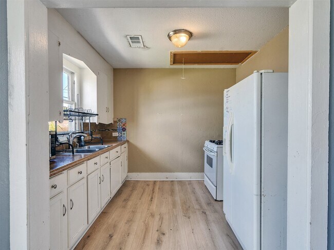 Building Photo - 5224 Bernardo De Galvez Ave