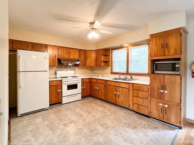 Foto del edificio - 4336 E 10th St