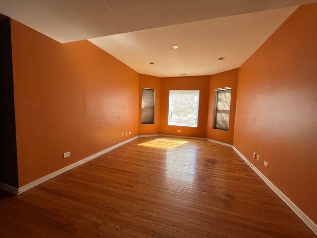 Foto del edificio - 852 E 82nd St